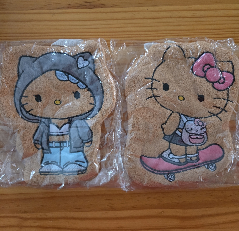 Set Of 2 HK Hand Towels